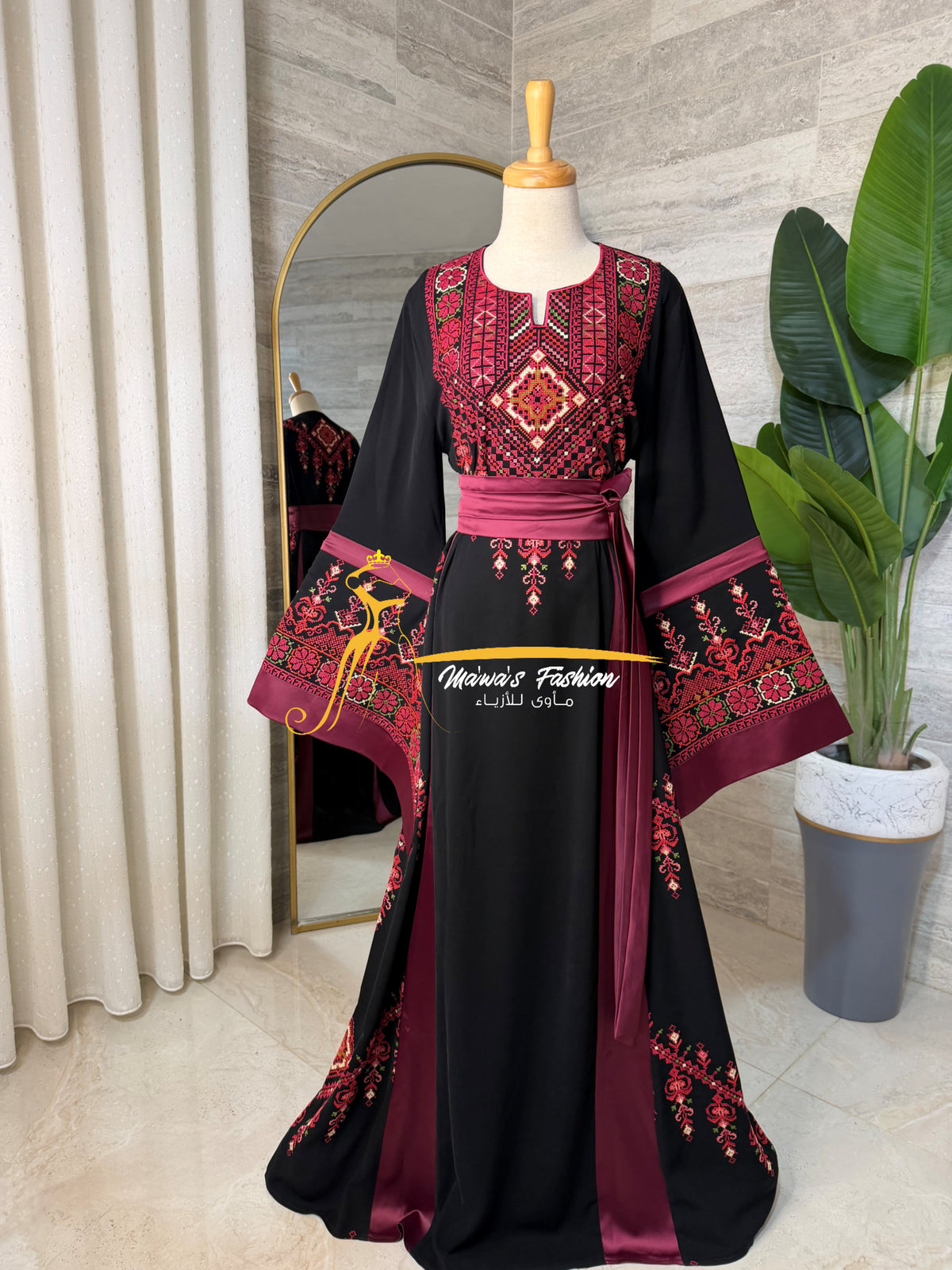 Black & Berry Red Embroidered Luxury Thobe - Style Q154