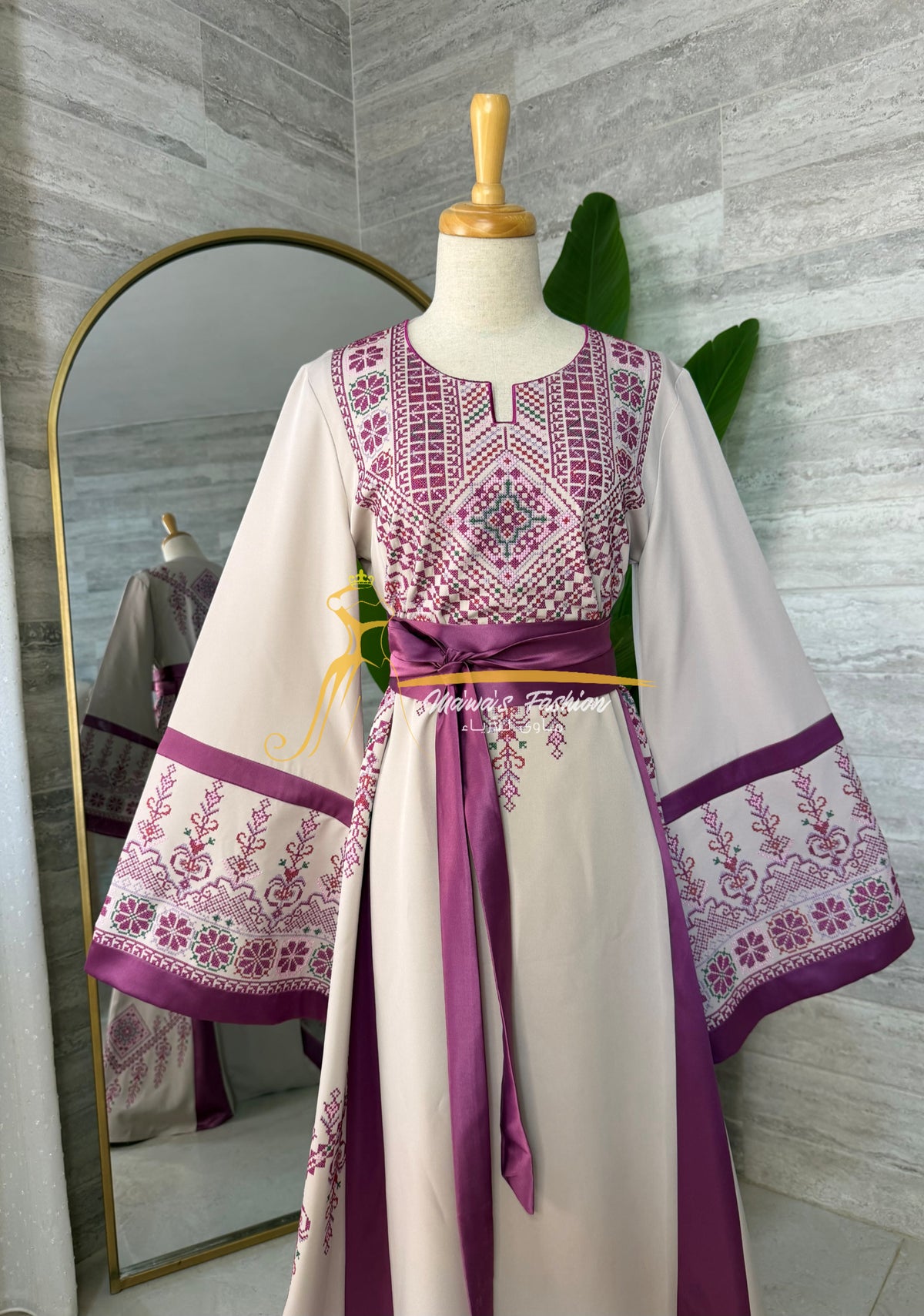 Beige &Plum Embroidered Luxury Thobe - Style Q154