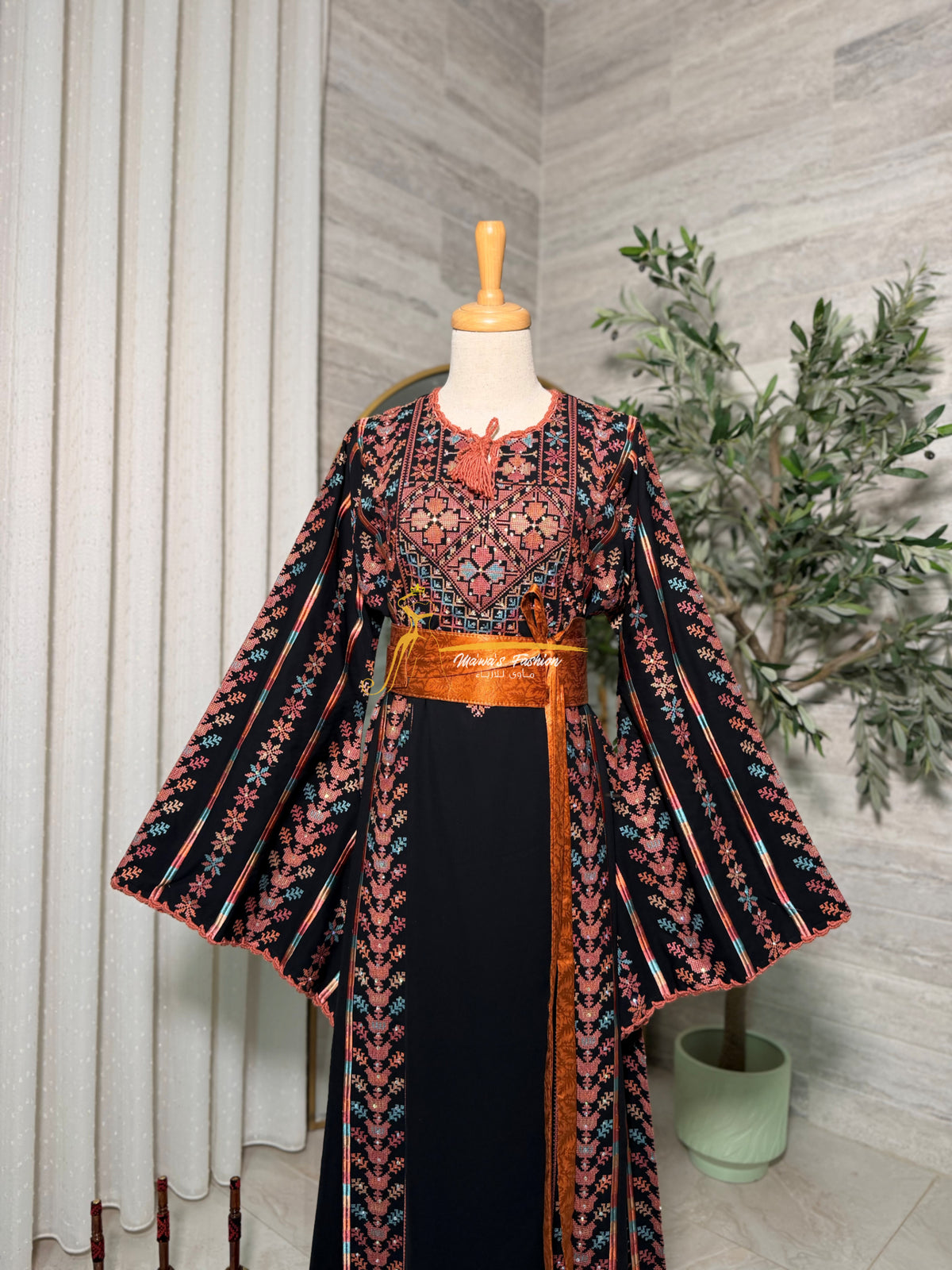 LuxuryBlack Embroidered Thobe with Hand-Crocheted Trim - Style MZ126D