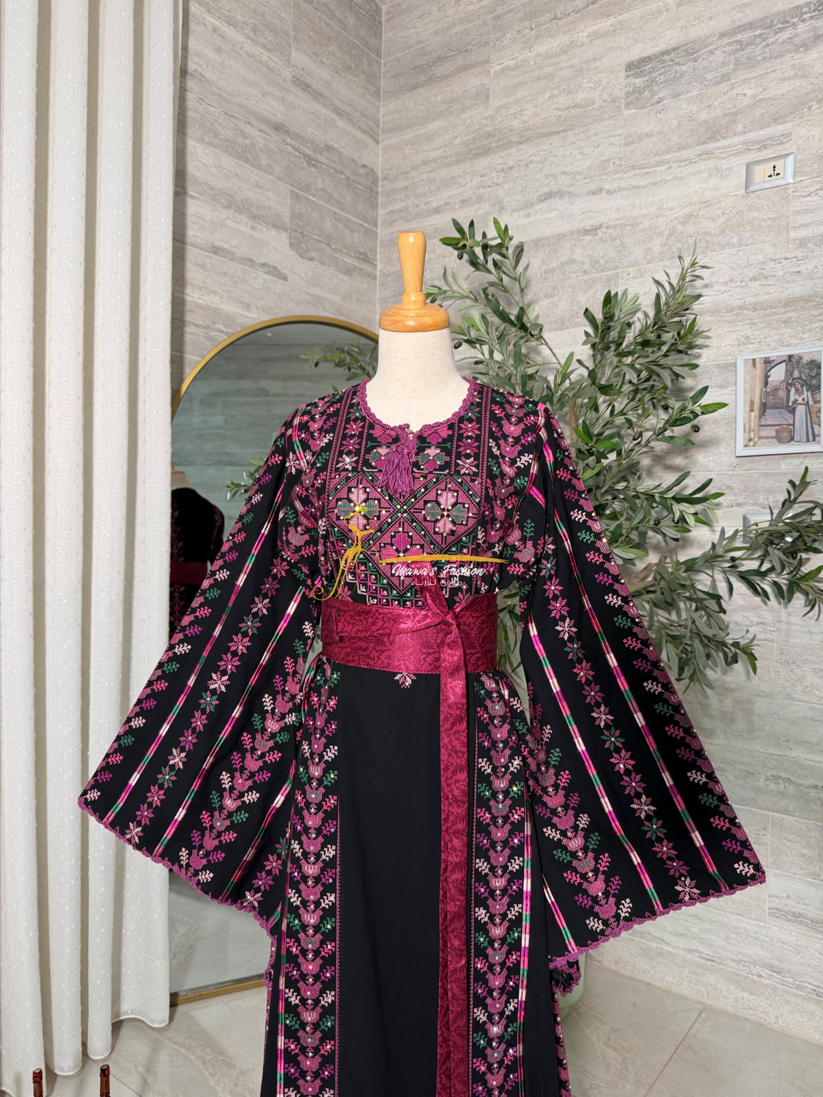 LuxuryBlack Embroidered Thobe with Hand-Crocheted Trim - Style MZ126E