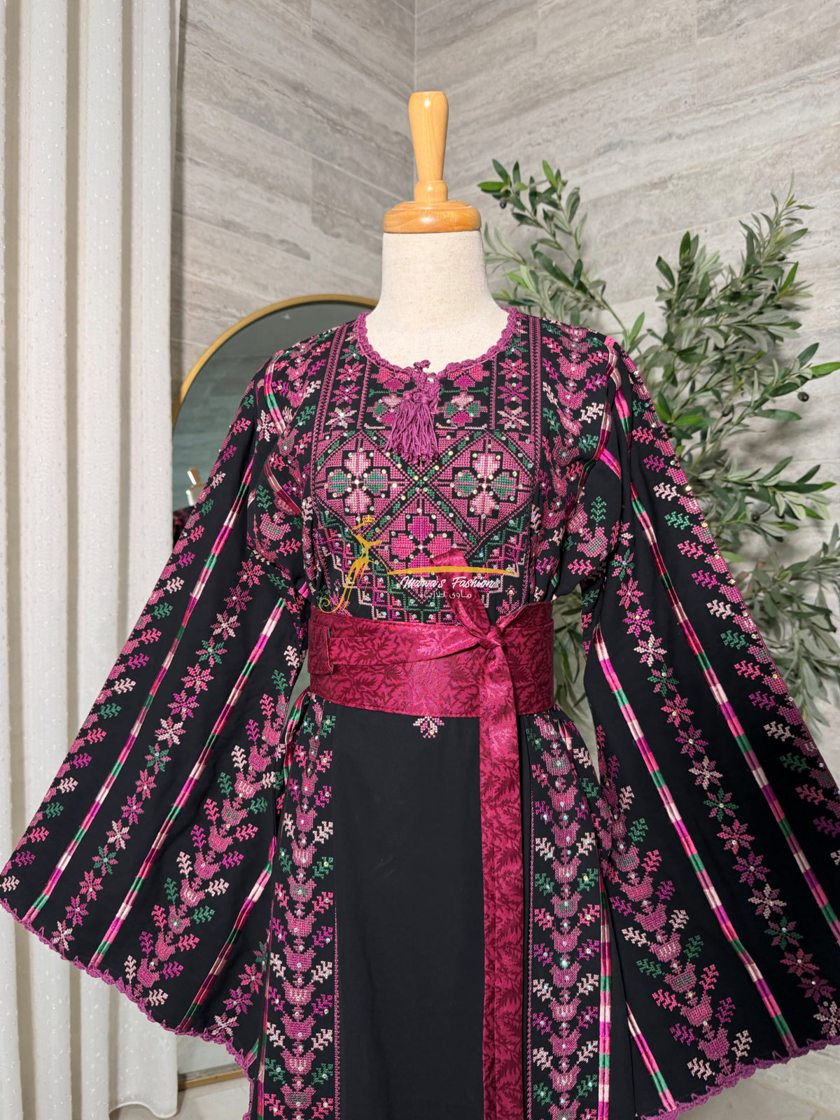 LuxuryBlack Embroidered Thobe with Hand-Crocheted Trim - Style MZ126E