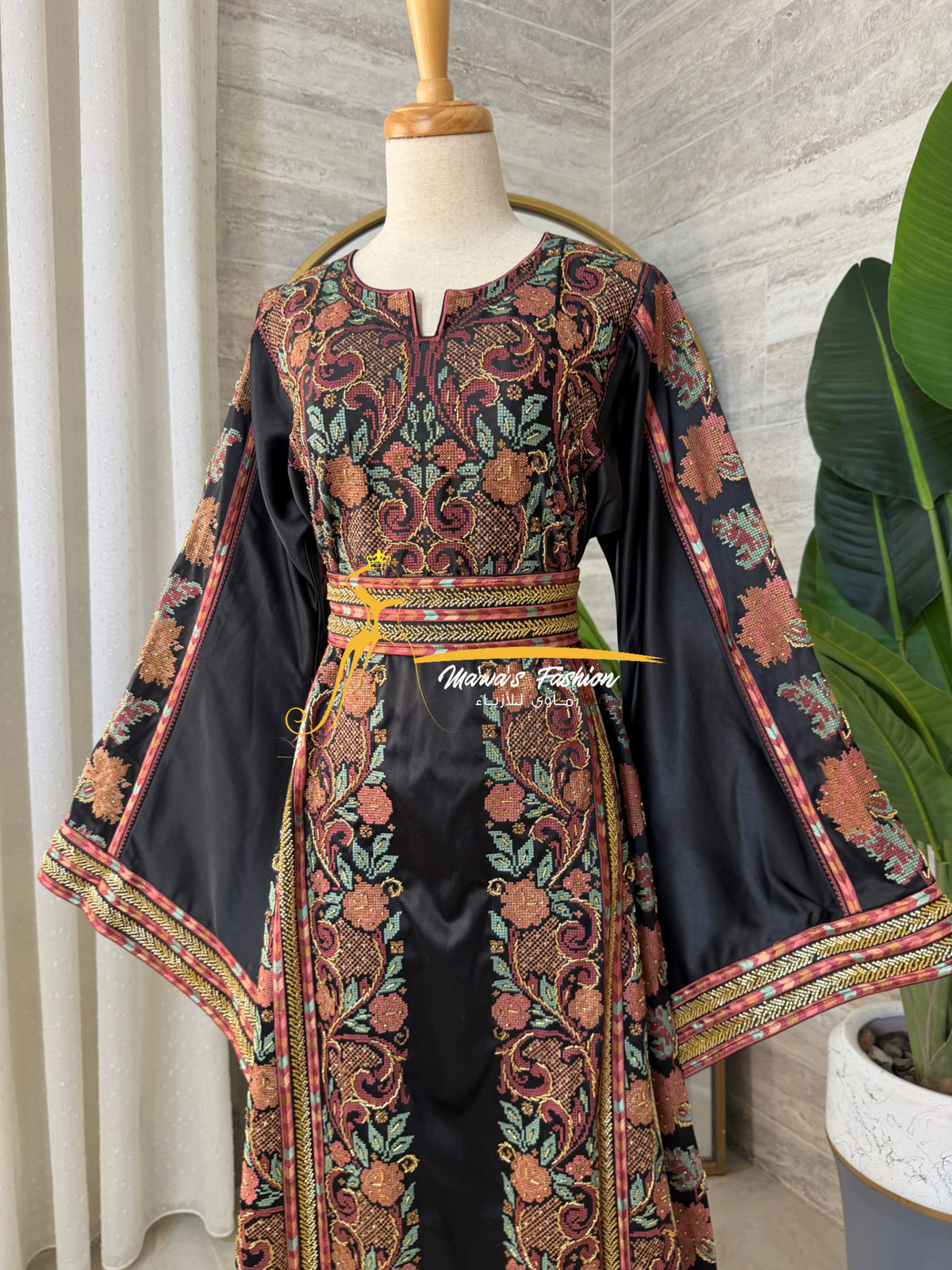 Classic Black Palestinian Thobe – Style MZ326C