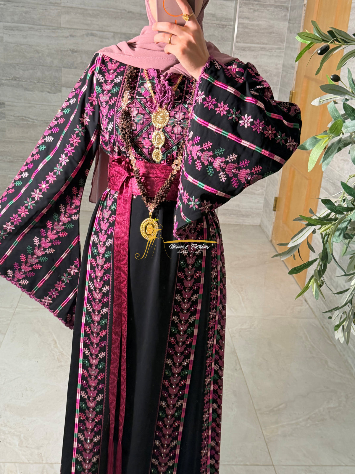 LuxuryBlack Embroidered Thobe with Hand-Crocheted Trim - Style MZ126E