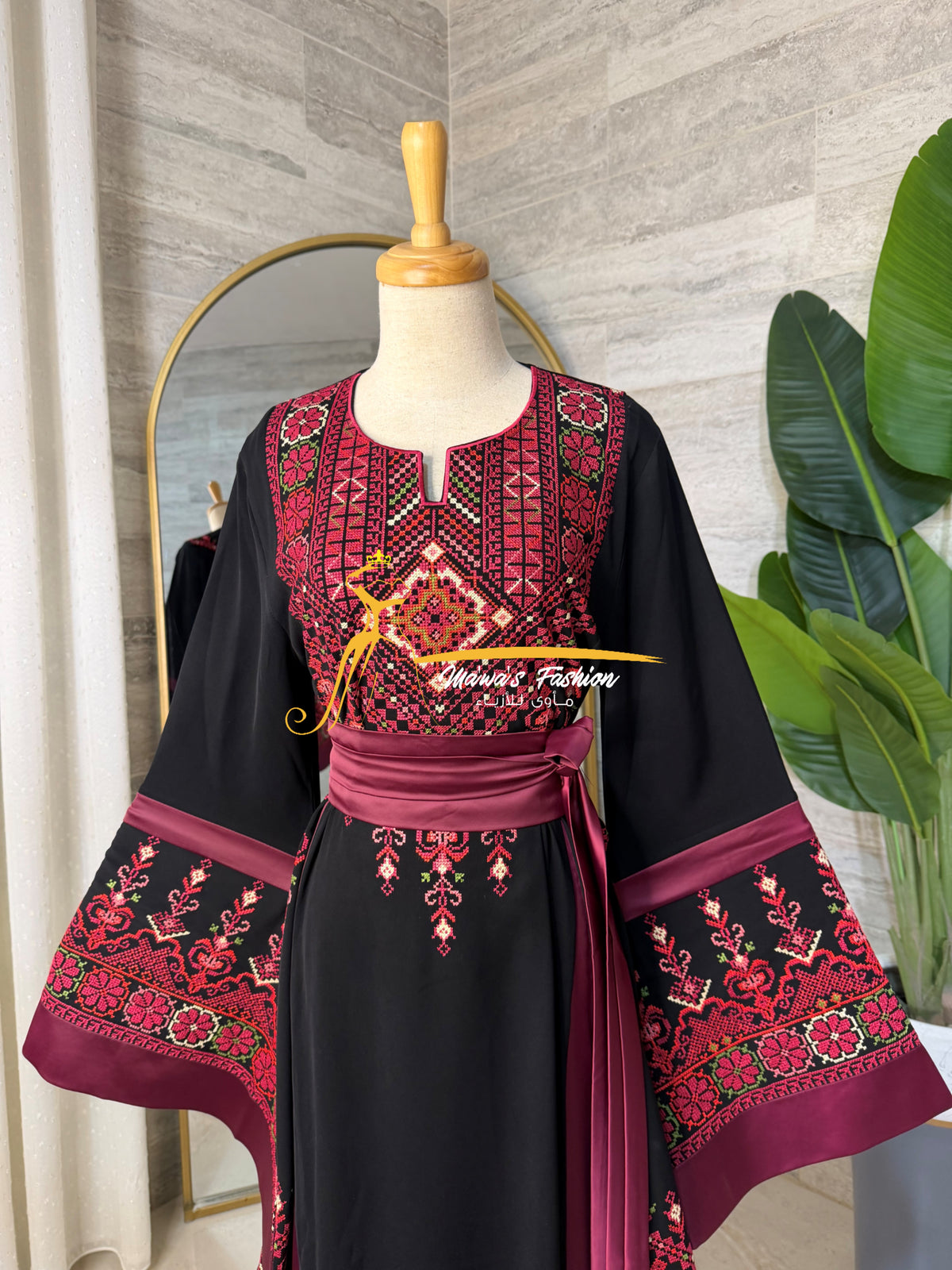 Black & Berry Red Embroidered Luxury Thobe - Style Q154