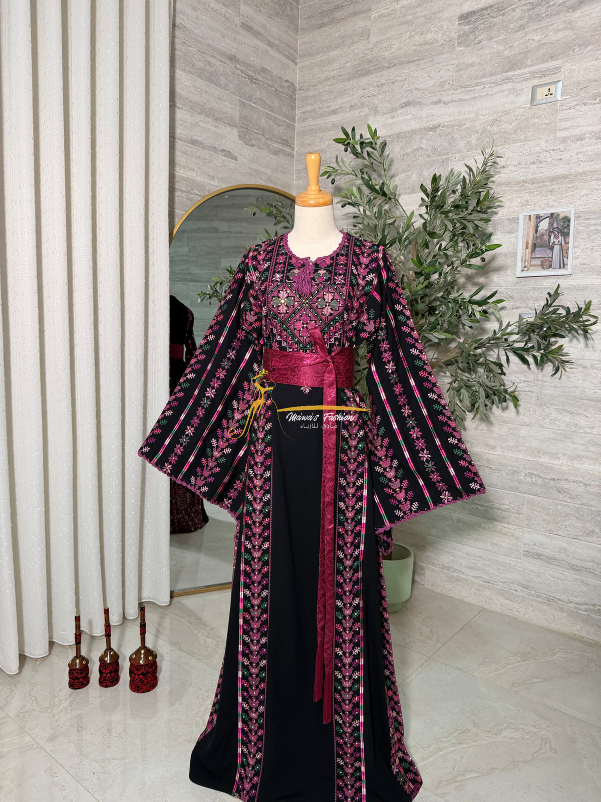 LuxuryBlack Embroidered Thobe with Hand-Crocheted Trim - Style MZ126E